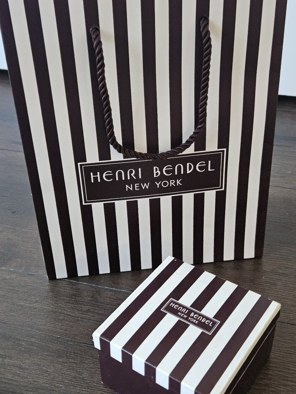 Henri Bendel New York 100% Silk Skinny Scarf Twilly Floral Logo 32" + Box Bag - Picture 8 of 9